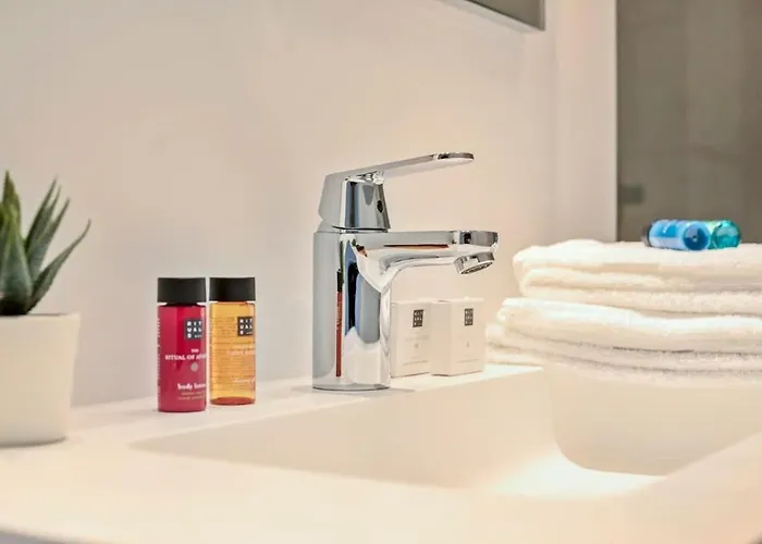 Spacious Apt Near The Beach In The Heart Of The Lively City Center