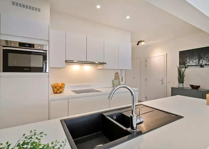 Spacious Apt Near The Beach In The Heart Of The Lively City Center Apartament