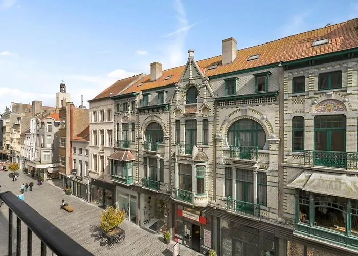 Apartament Spacious Apt Near The Beach In The Heart Of The Lively City Center