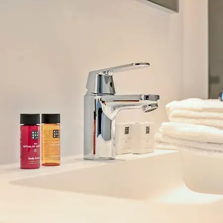 Spacious Apt Near The Beach In The Heart Of The Lively City Center